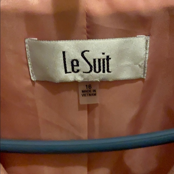 Blazer - Picture 3 of 3